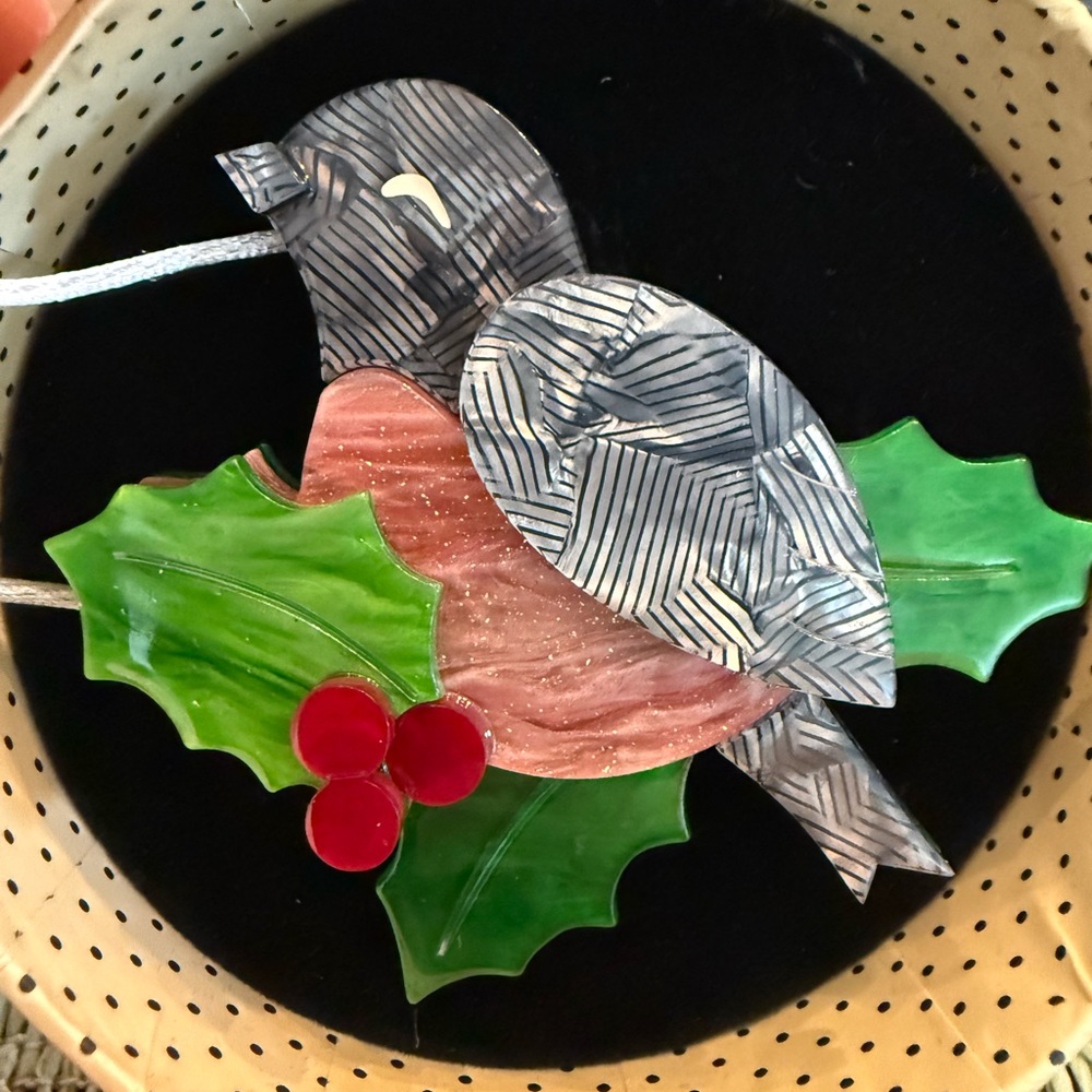 🎄Erstwilder Miss Mistletoe Brooch Bird Pin